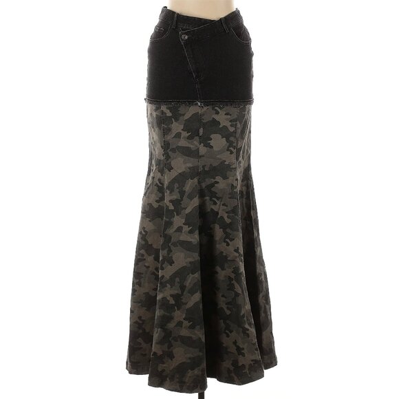 💥EDGY CHIC💥Two-Tone Bodycon Mermaid Maxi Skirt in Black & Camo - Picture 8 of 14
